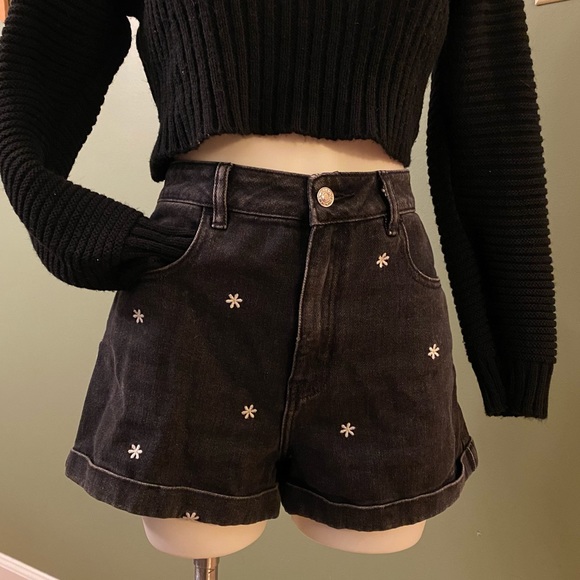 PacSun Pants - PACSUN DAISY MOM SHORTS